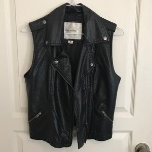 🖤MAURICES FAUX LEATHER VEST🖤
